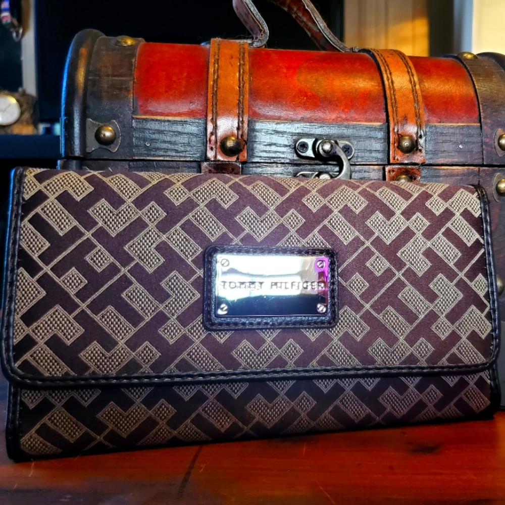 Tommy Hilfiger wallet